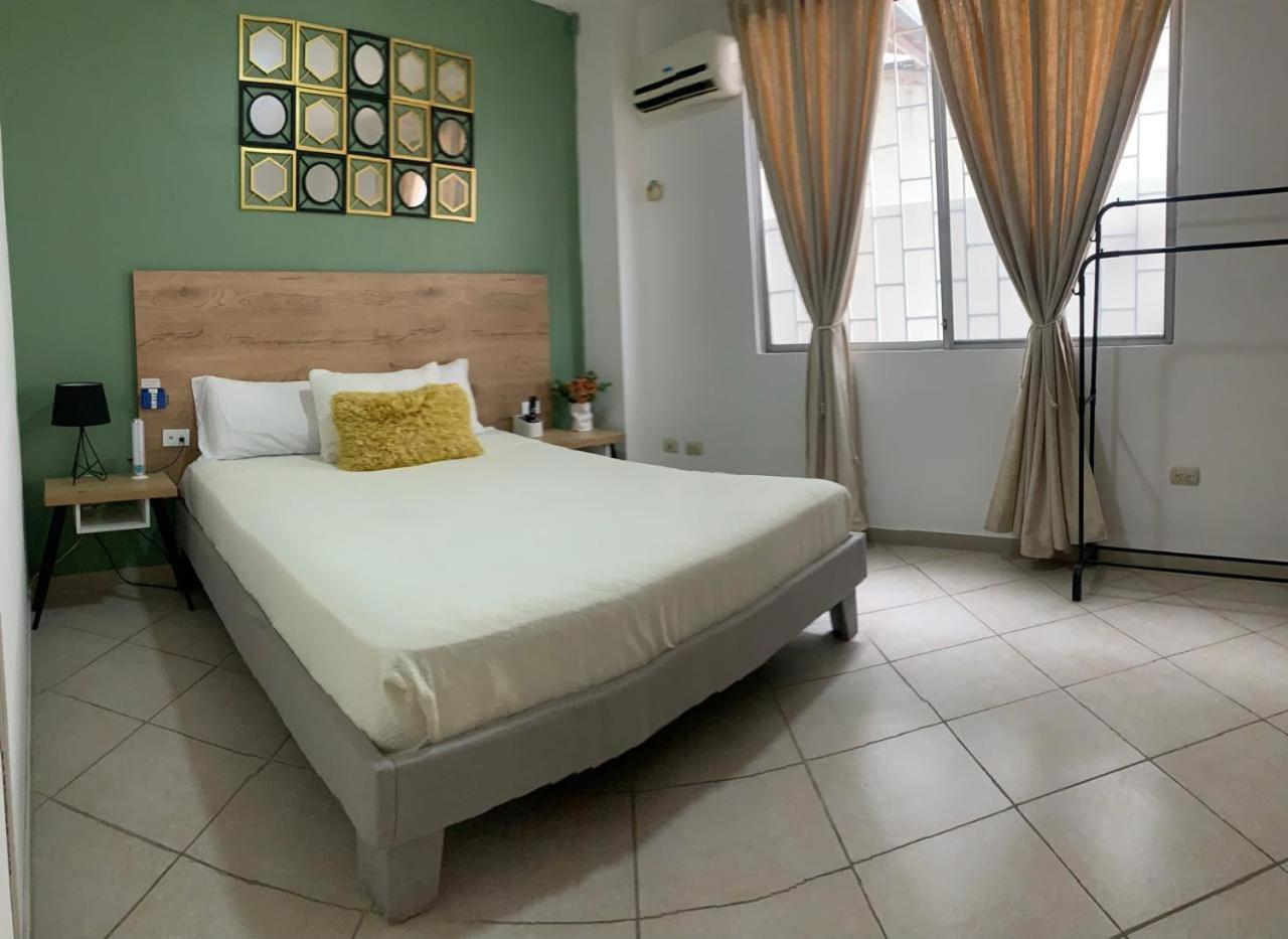 Los Soles Suite Mall Del Sol Guayaquil Airport المظهر الخارجي الصورة